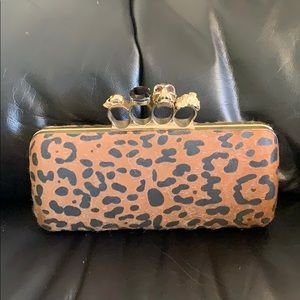 Love stitch clutch w/skull